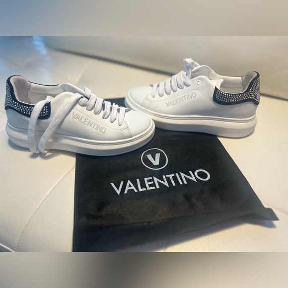 Valentino White Low Top
Sneaker with Rhinestone
Embellishments - Size 9.5 - Picture 5 of 7